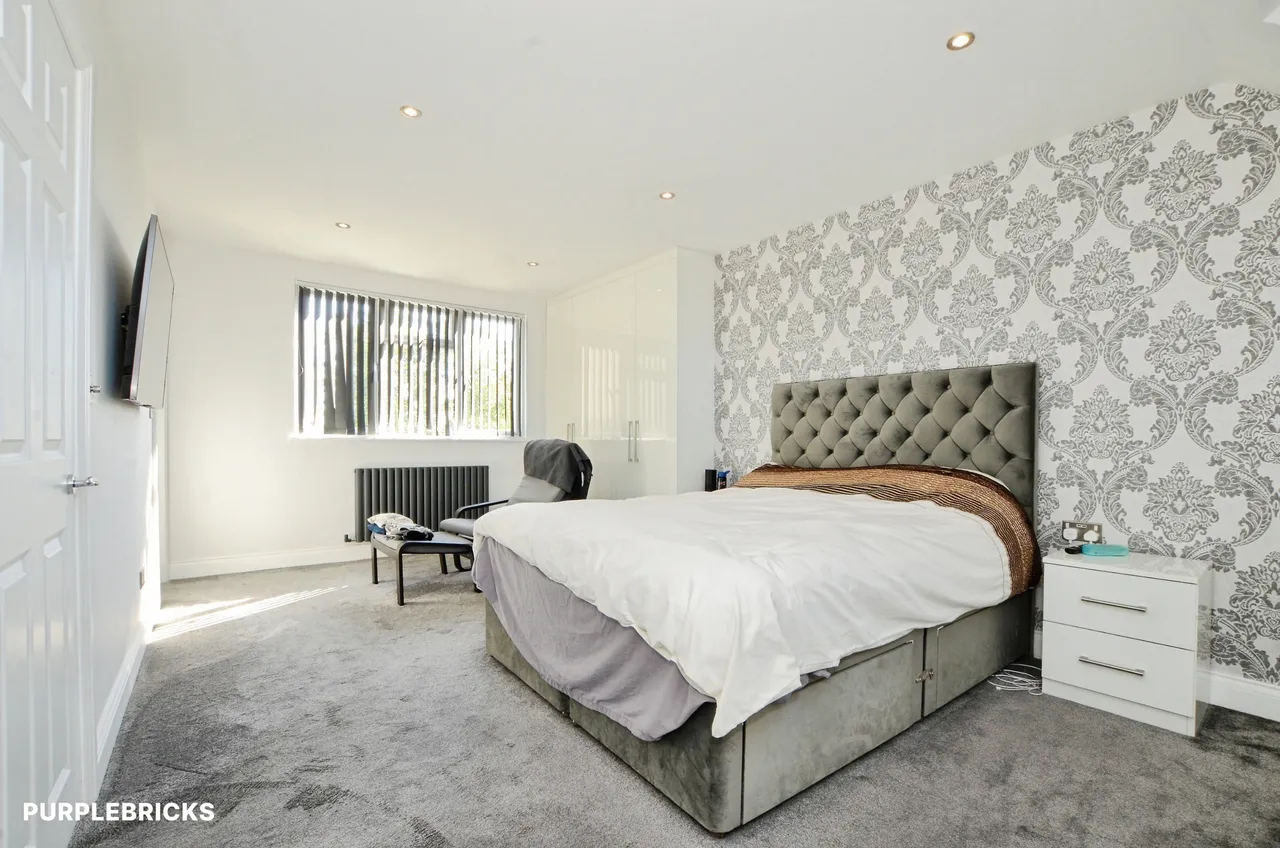 Sandringham Gardens, London, N12, photo 20