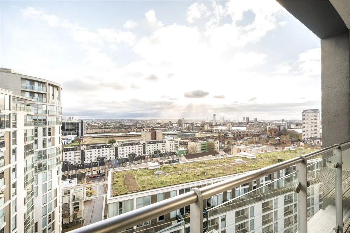3 bed flat for sale — Indescon Square, London