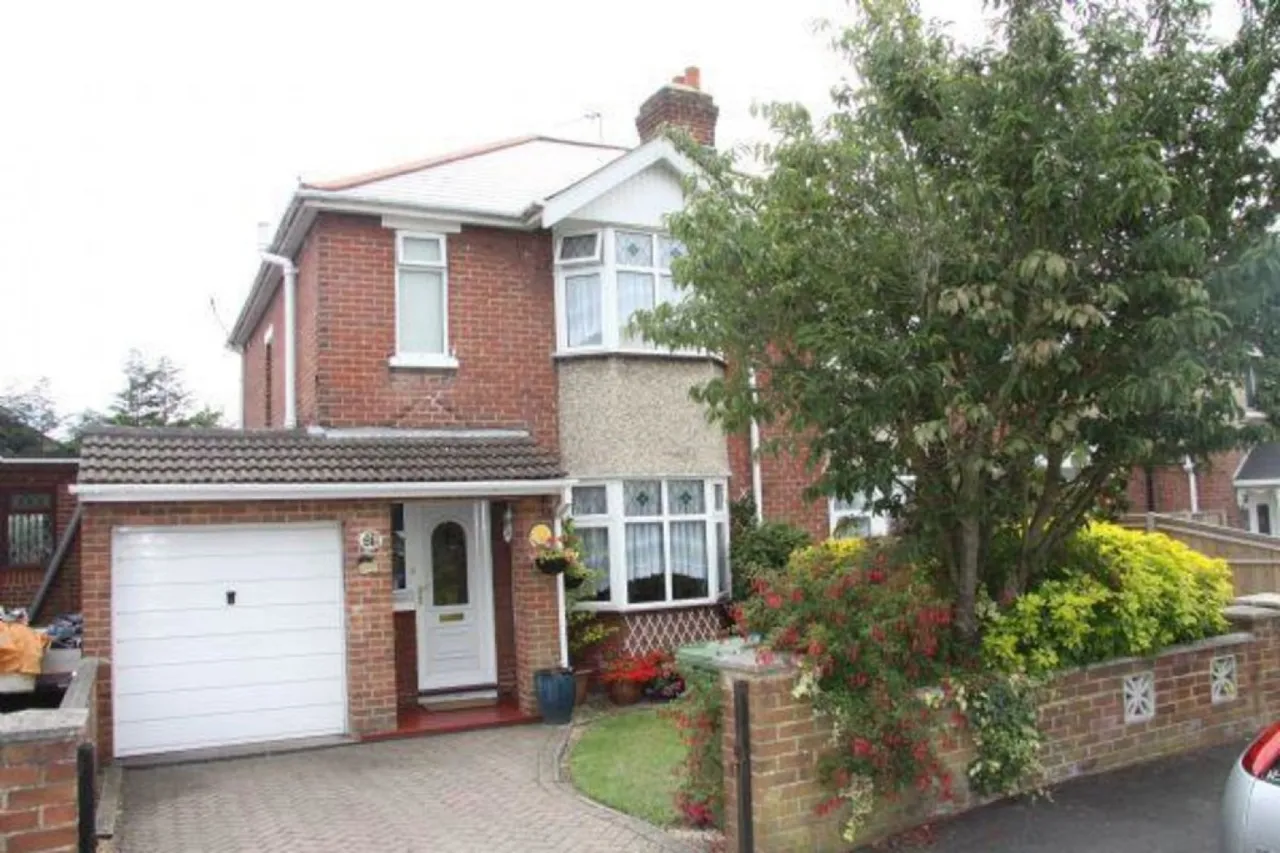 3 bed house to rent, Stanton Road, Regents Park, SO15
