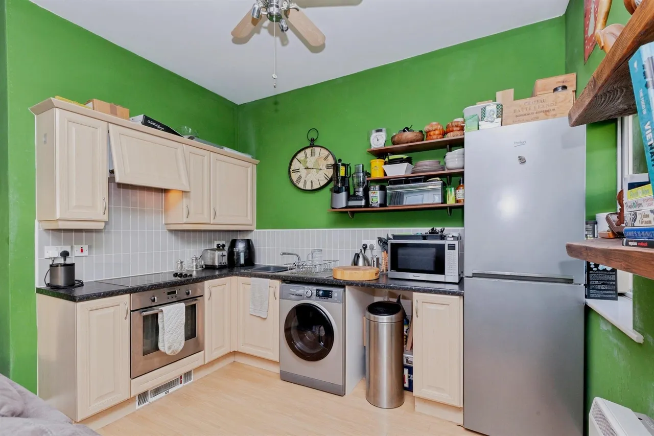 Loughland Close, Blaby, LE8, photo 3