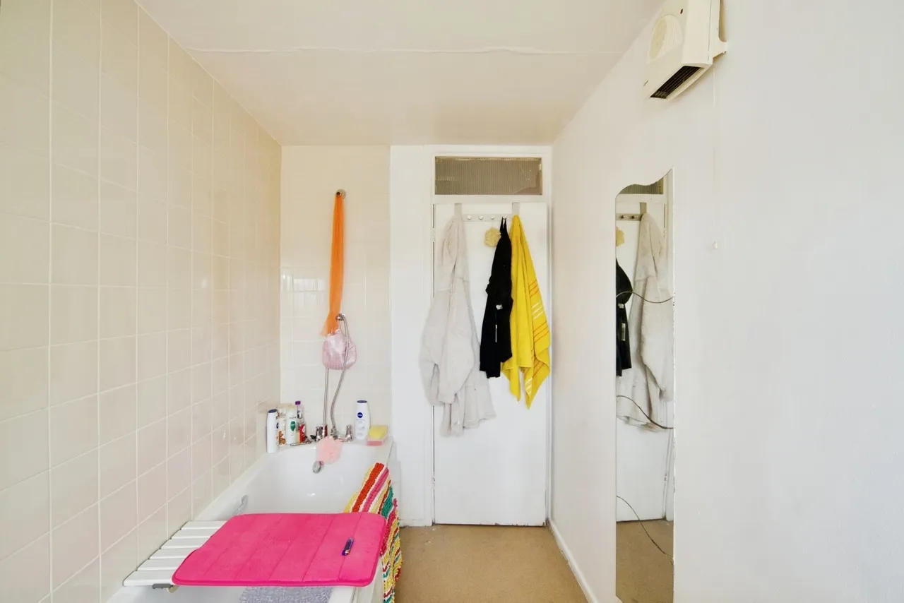 Cedars Court, Edmonton, N9, photo 18