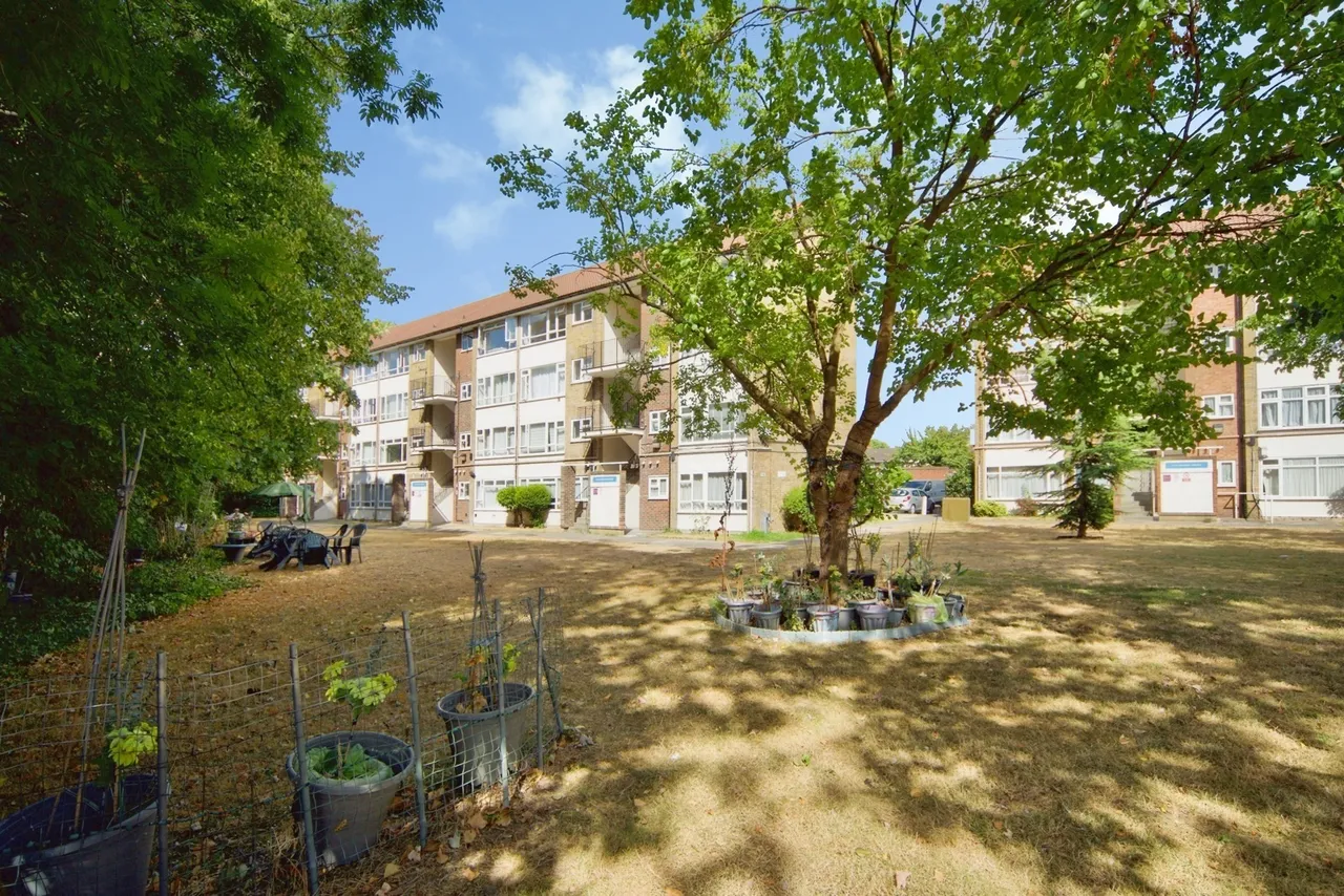 Cedars Court, Edmonton, N9, photo 23