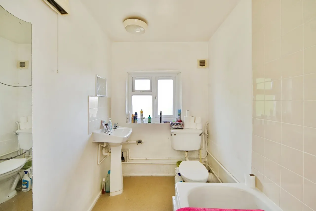 Cedars Court, Edmonton, N9, photo 15