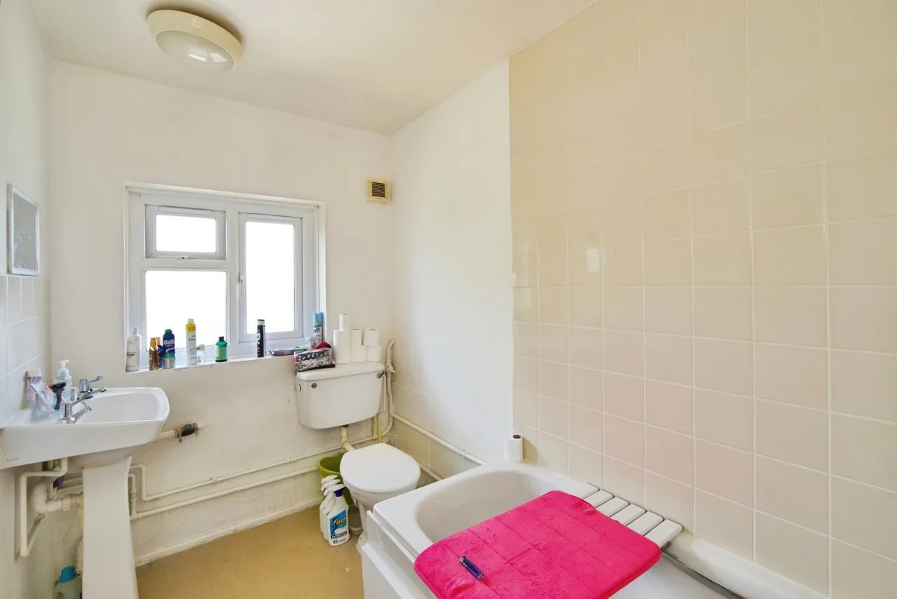 Cedars Court, Edmonton, N9, photo 16