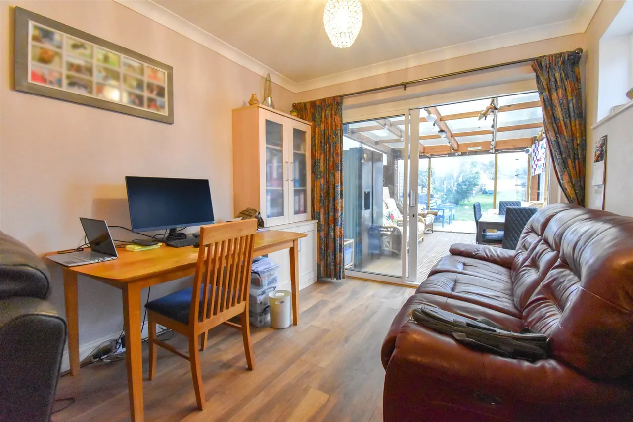 Gillian Avenue, Aldershot, Hampshire, GU12 4HS, photo 8