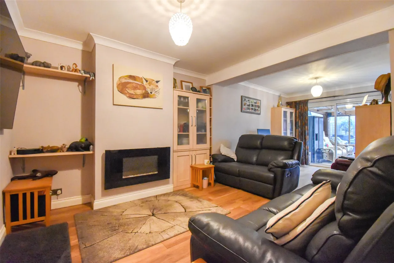 Gillian Avenue, Aldershot, Hampshire, GU12 4HS, photo 3
