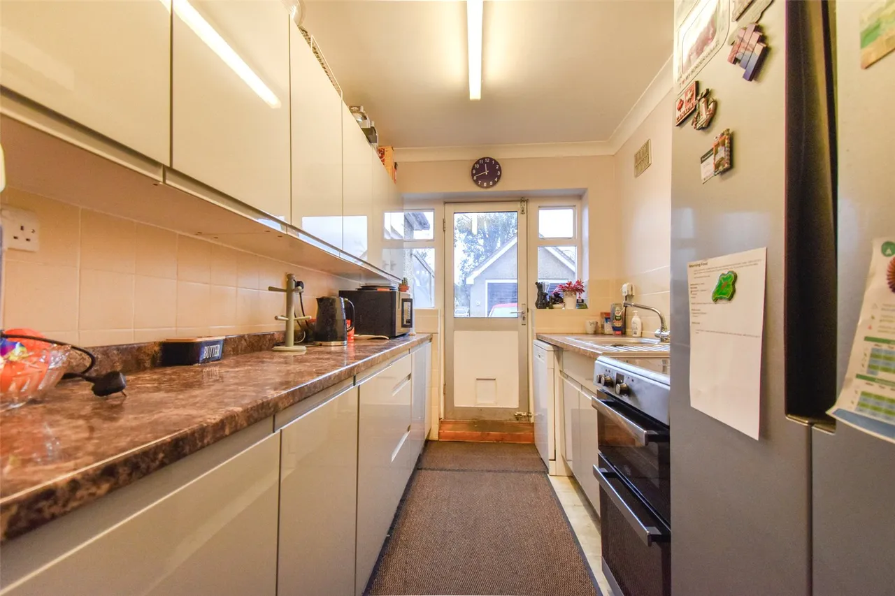 Gillian Avenue, Aldershot, Hampshire, GU12 4HS, photo 6