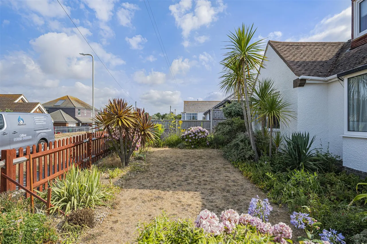 Horsham Avenue, Peacehaven, photo 14