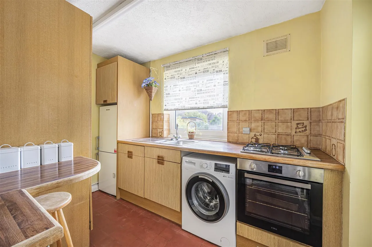 Horsham Avenue, Peacehaven, photo 3