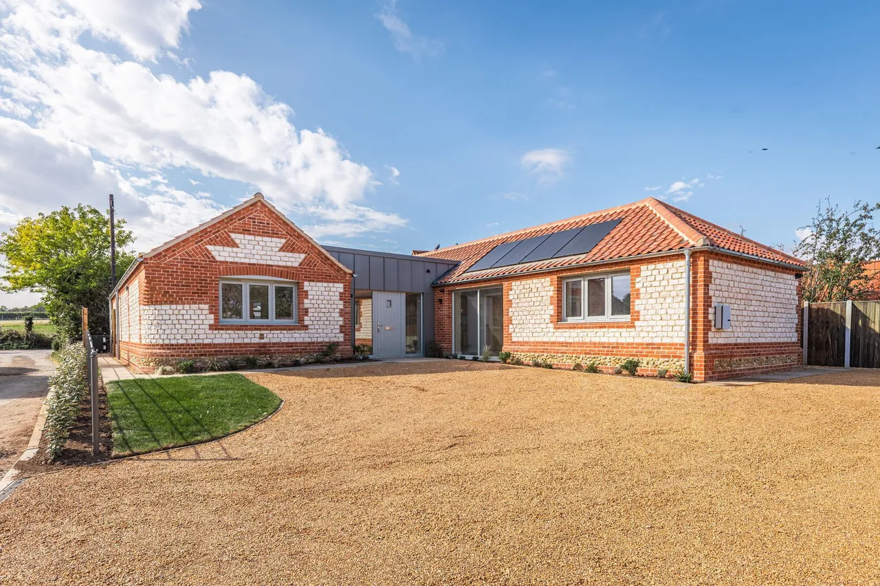 3 bed house for sale, Experience Coastal Living at Mariners