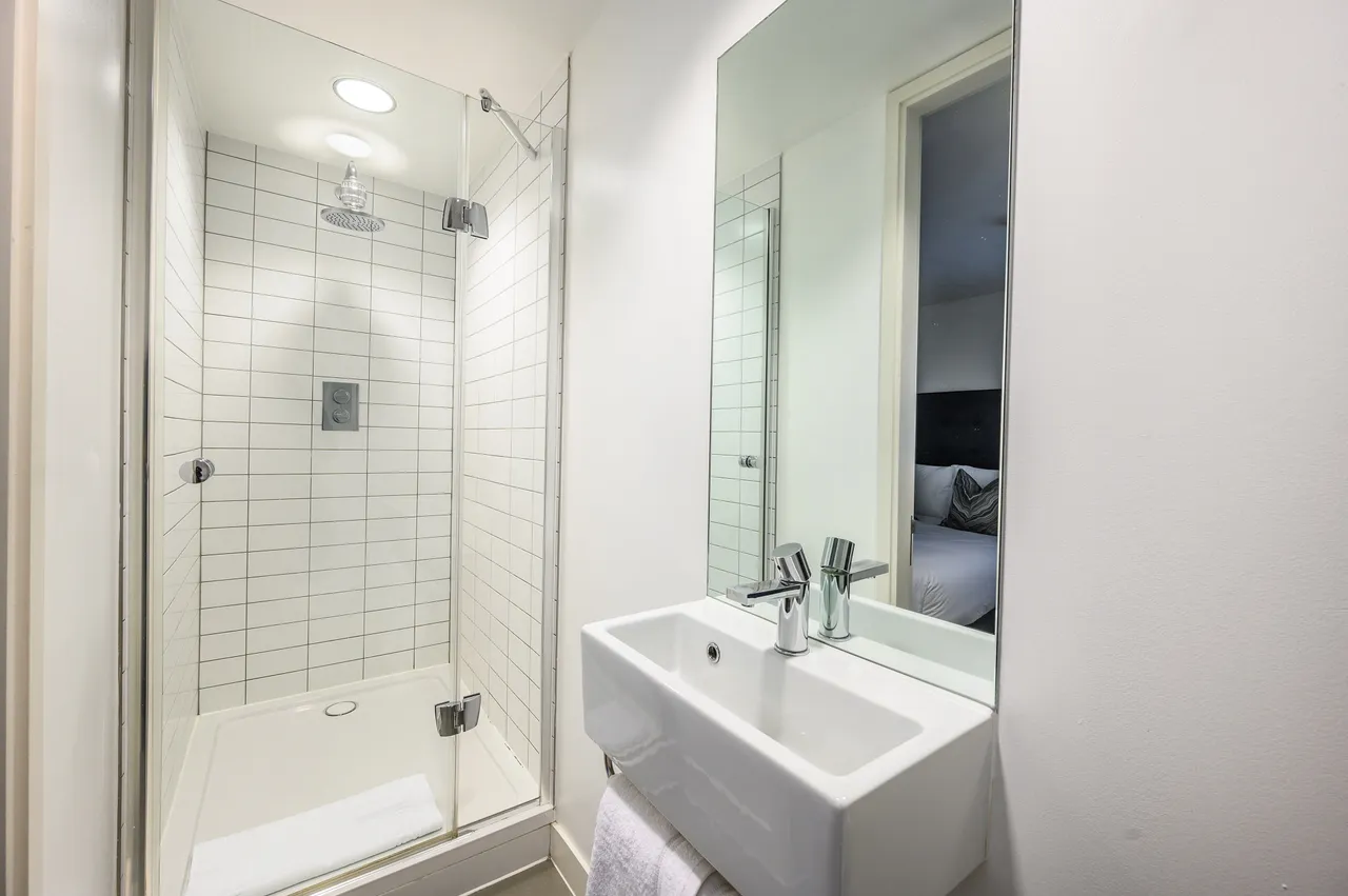 Flat 1, 161 Fulham Road, London, photo 9