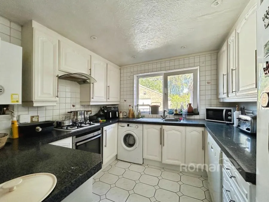 Aldershot Road, Fleet, GU51, photo 5