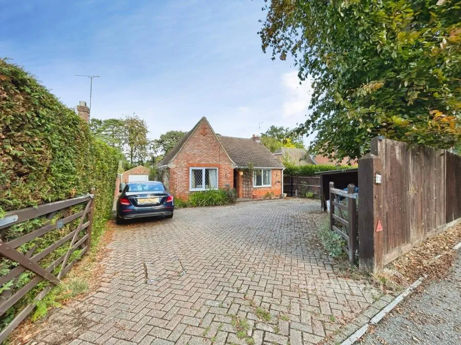 4 bed house for sale, Aldershot Road, Fleet, GU51