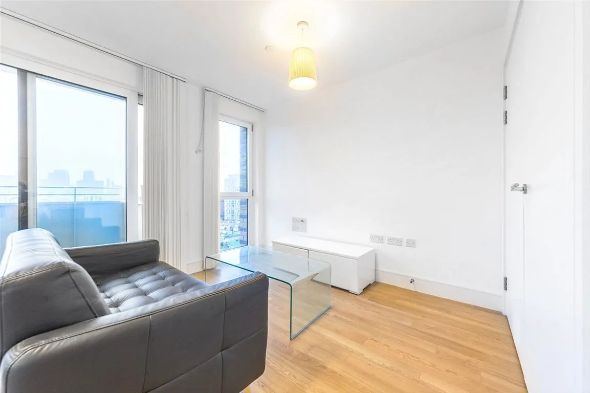 flat for sale — Hannaford Walk, Canary Wharf