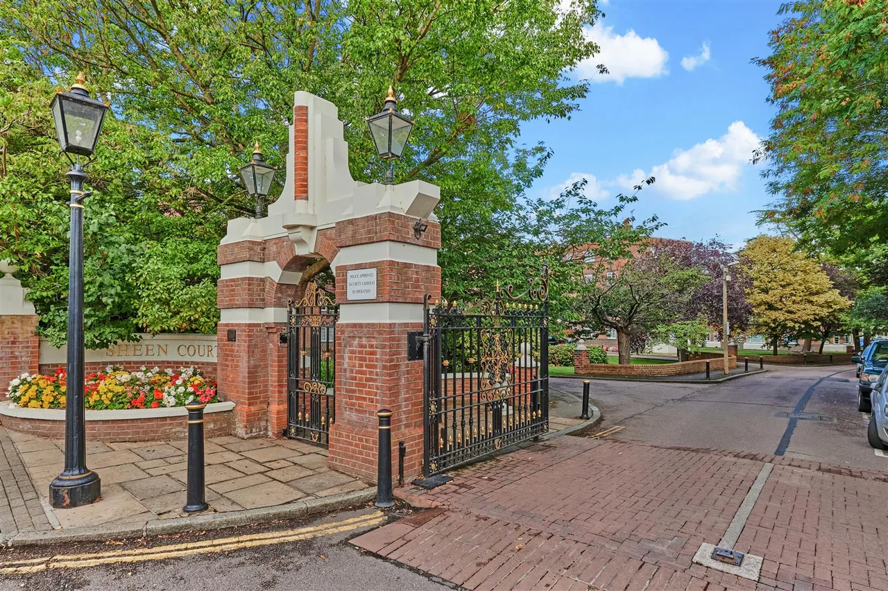 Sheen Court, Richmond, TW10, photo 6