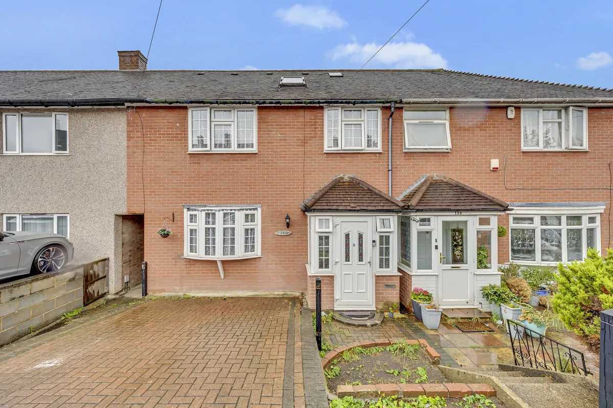 4 bed house for sale — Burrow Road, Chigwell, IG7 4NL
