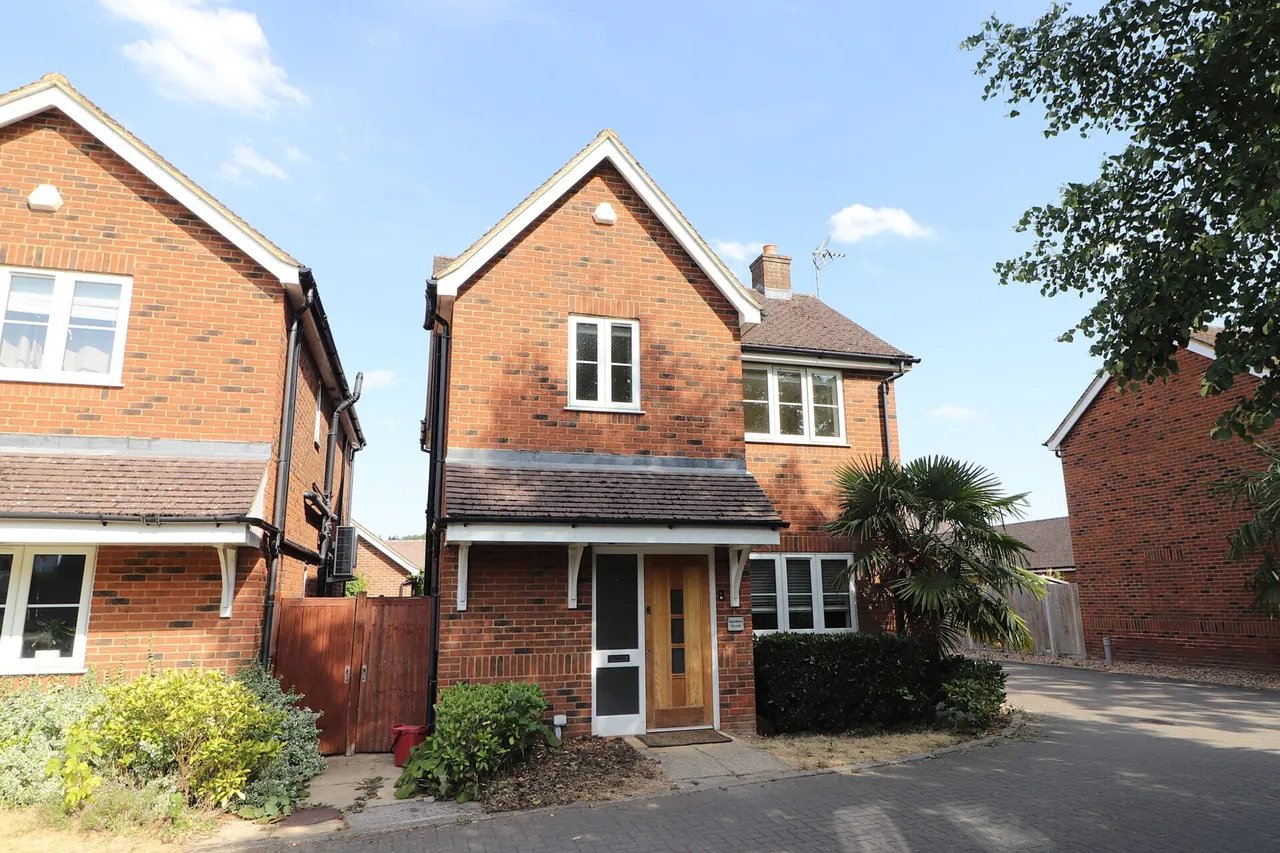 3 bed house to rent, The Grove, Shephall Green, SG2