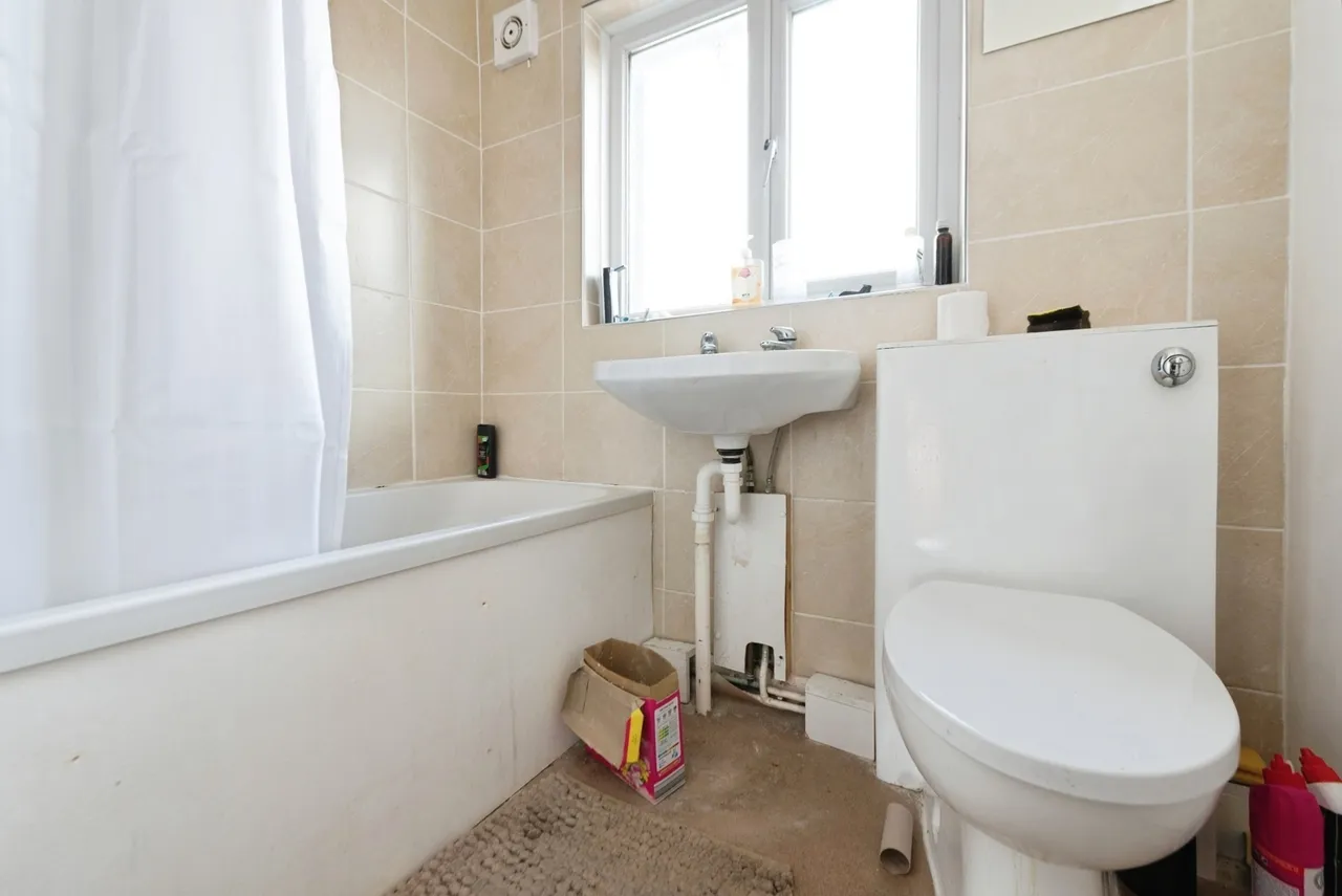 High Street, Gosport, PO12, photo 9