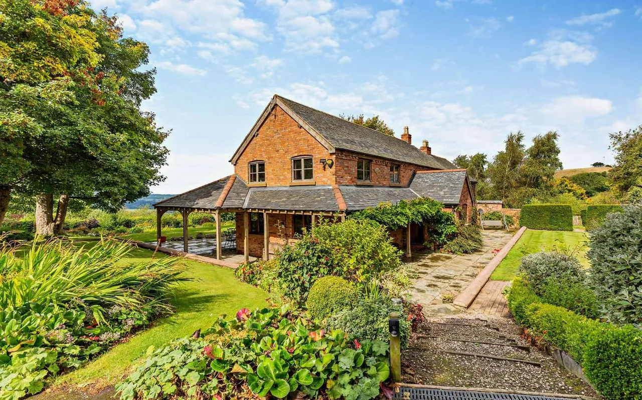 Llandyssil, Montgomery, SY15, photo 3