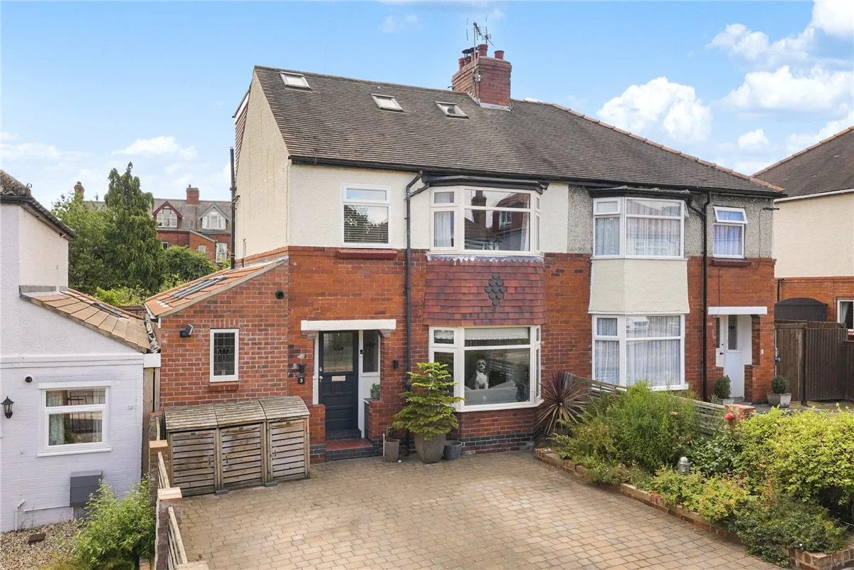 4 bed house for sale, Moorgarth Avenue, York, YO24