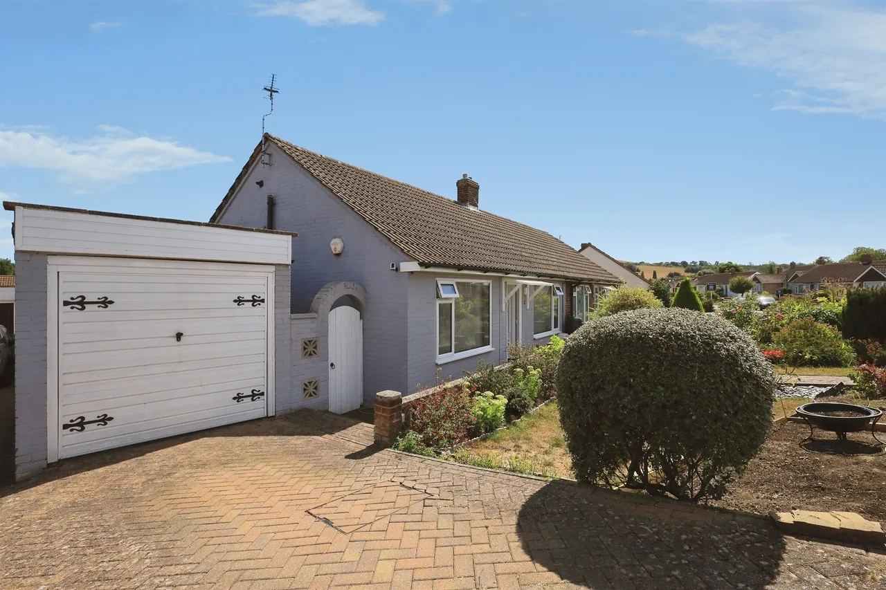 2 bed house for sale — Paddock Gardens, Polegate