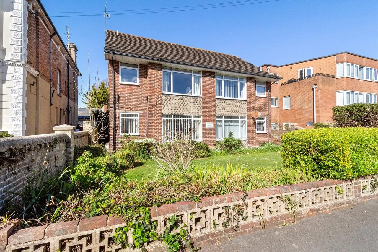 Victoria Road, Worthing, photo 10