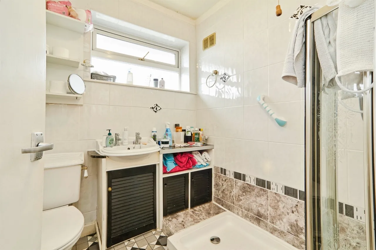 Kirkwood Lane, Leeds, LS16, photo 11