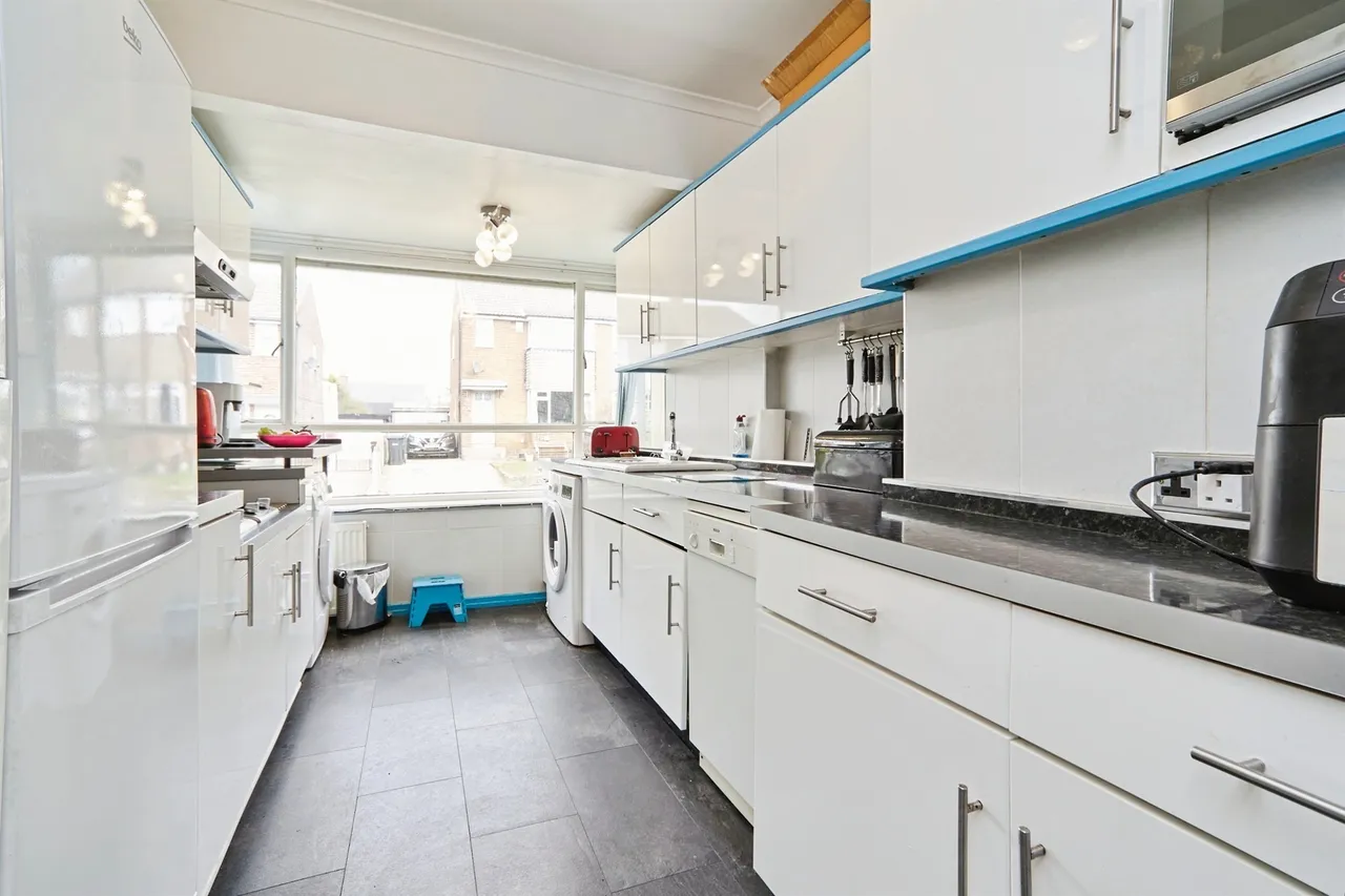 Kirkwood Lane, Leeds, LS16, photo 4