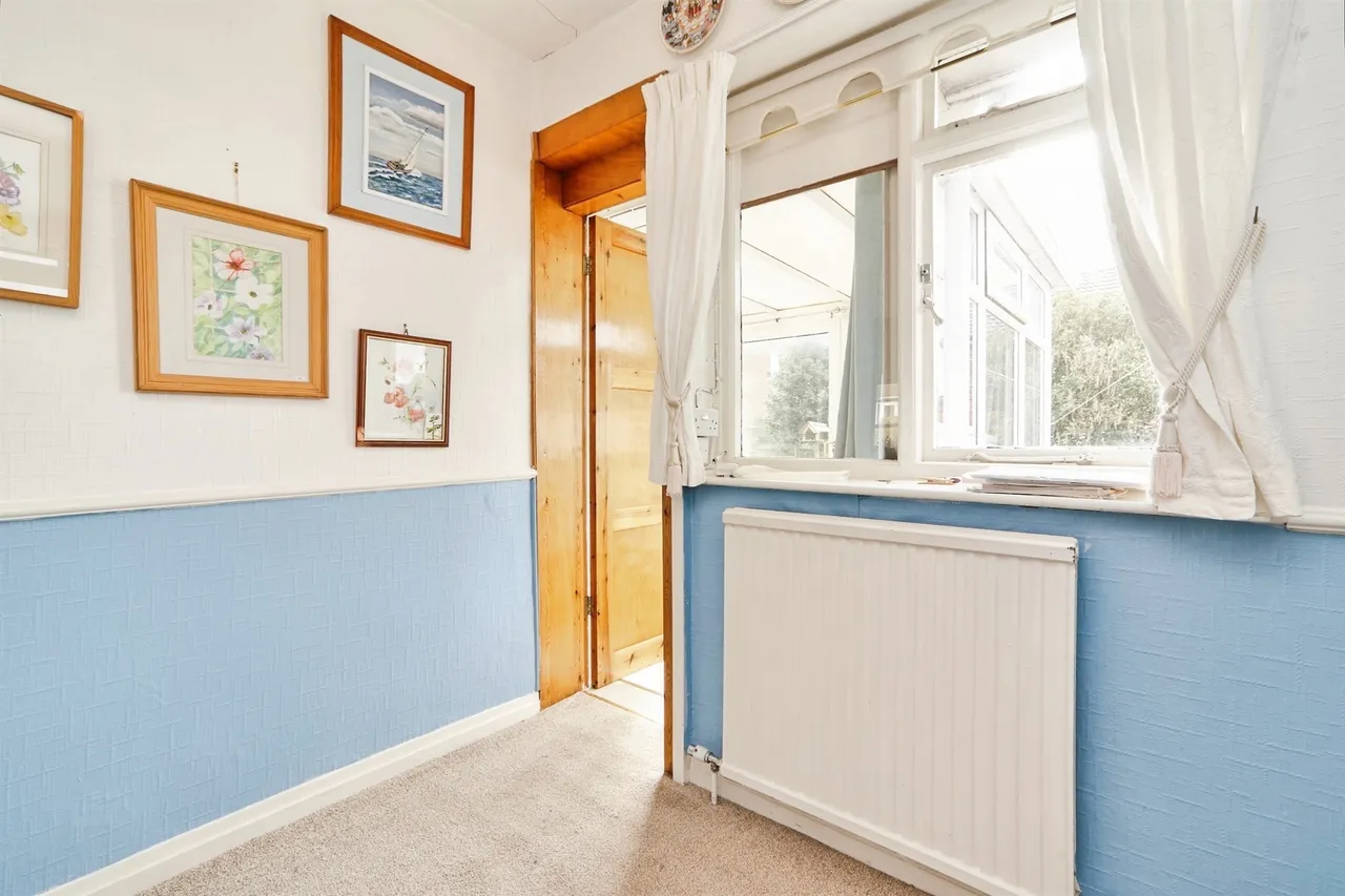 Kirkwood Lane, Leeds, LS16, photo 10