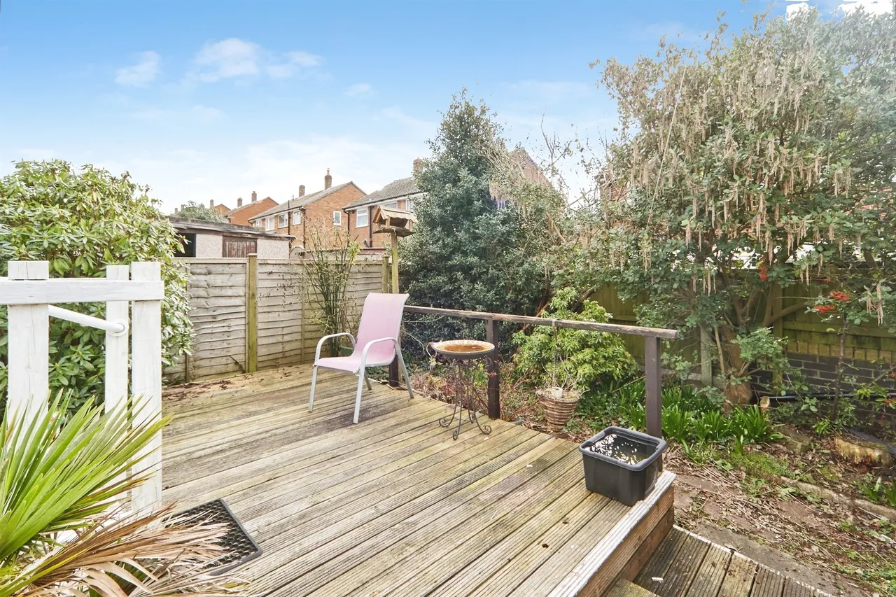 Kirkwood Lane, Leeds, LS16, photo 9