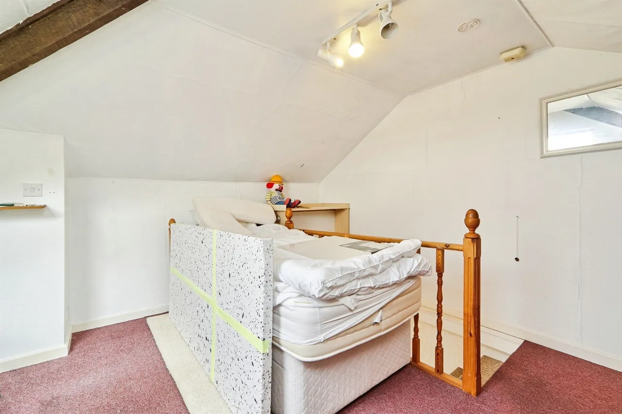 Kirkwood Lane, Leeds, LS16, photo 14