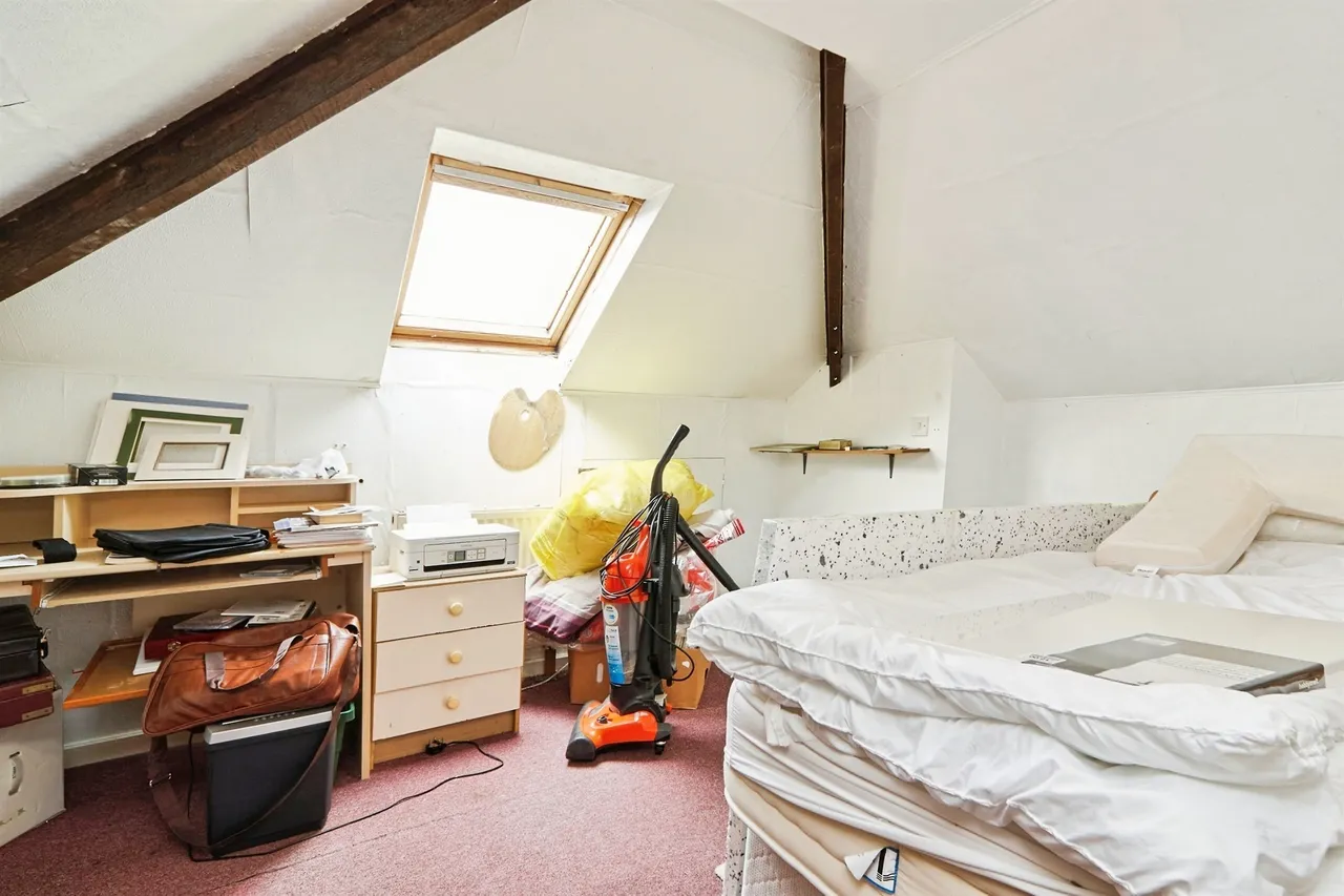 Kirkwood Lane, Leeds, LS16, photo 13