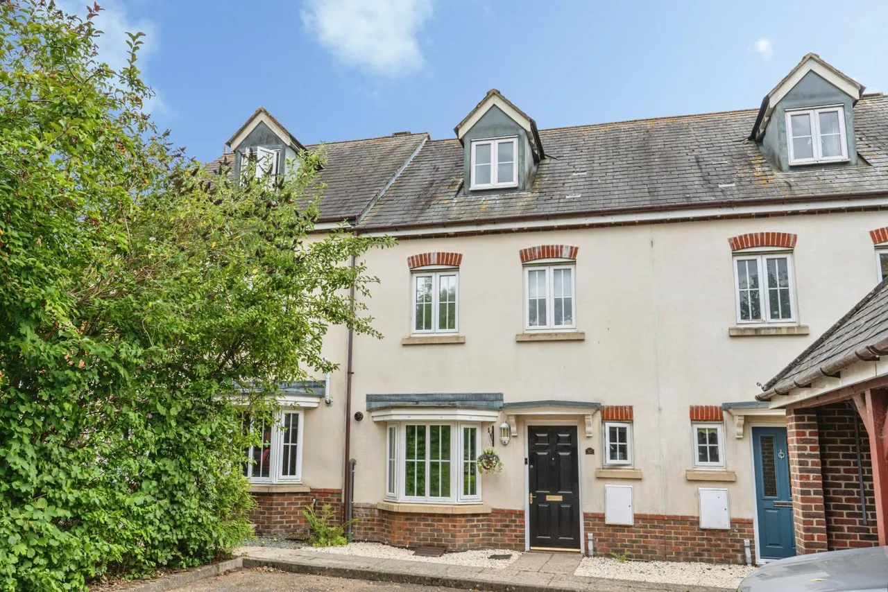 4 bed house for sale, Victoria Way, Liphook, GU30