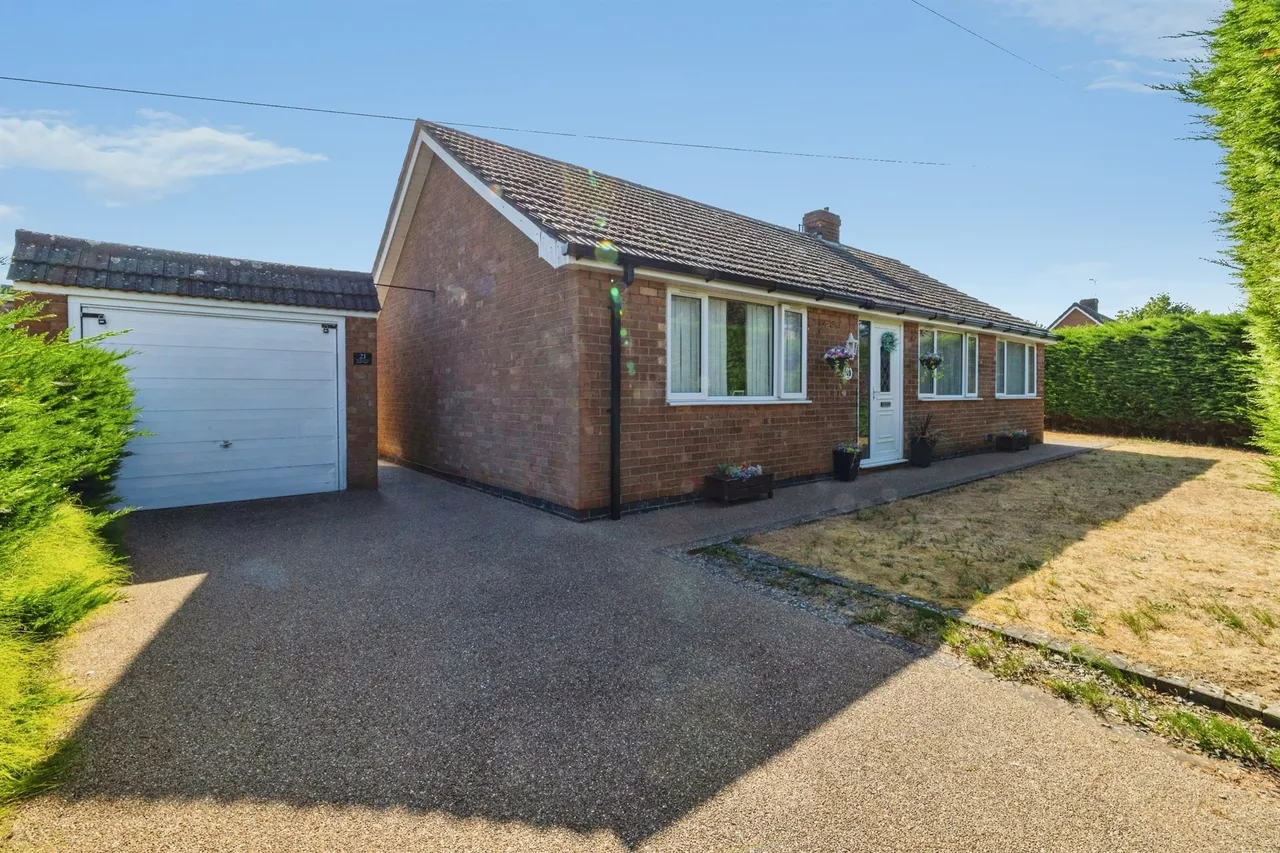 2 bed house for sale — Almond Crescent, Waddington, LINCOLN
