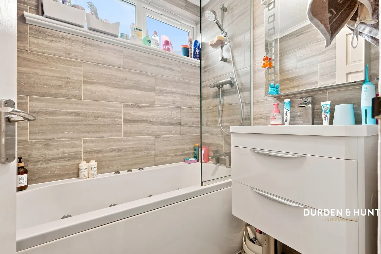 Highwood Lane, Loughton, IG10, photo 12