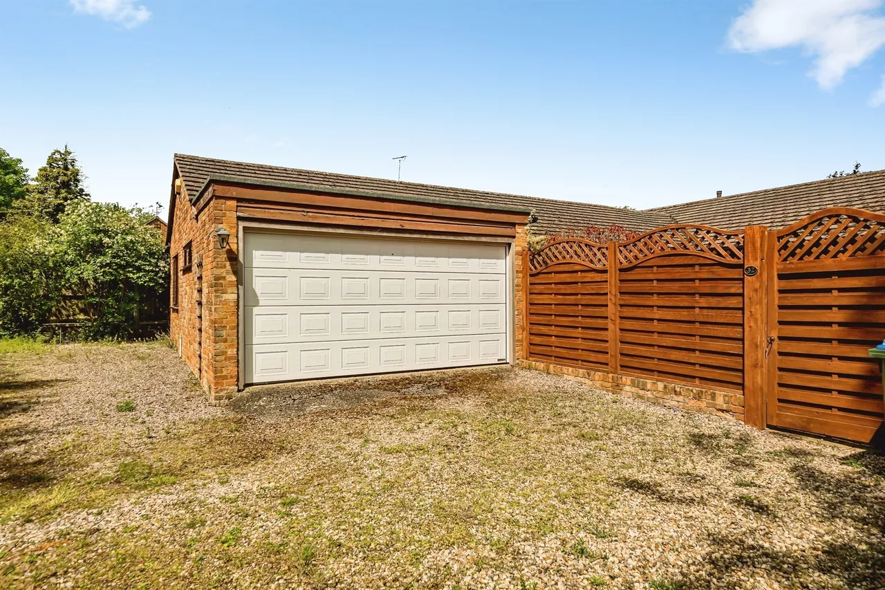 Oxford Road, Stone, Aylesbury, photo 11
