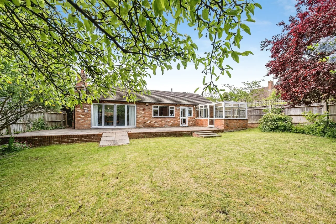 Oxford Road, Stone, Aylesbury, photo 12