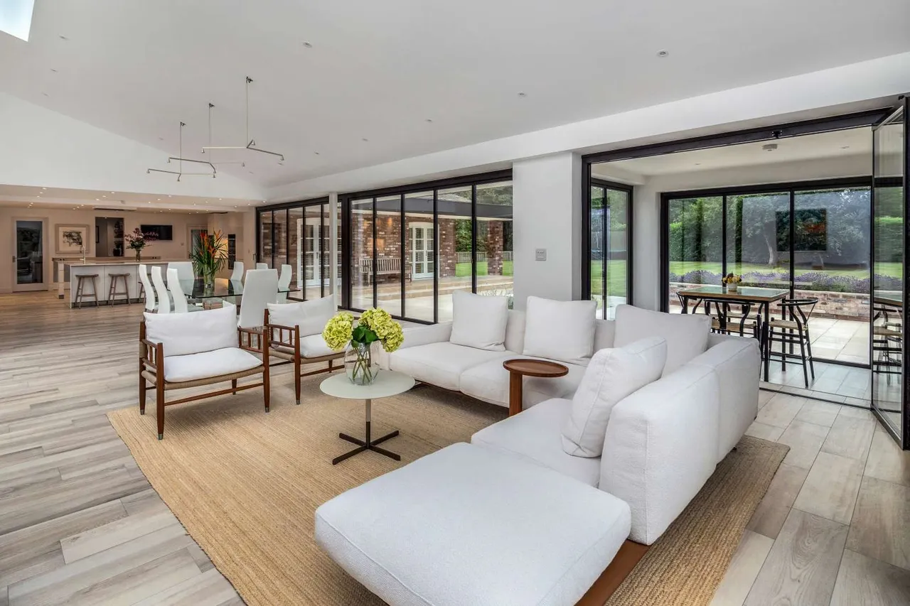 Bollington Lane, Nether Alderley, Macclesfield, Cheshire, SK10 4TB, photo 6