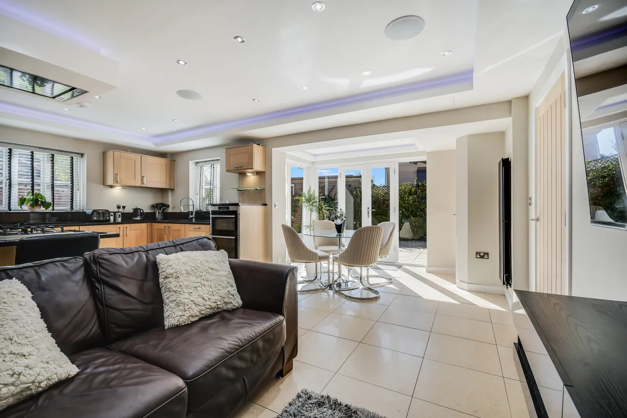 25 Galleywood Road, Great Baddow, Chelmsford, Essex, CM2 8DH, photo 5