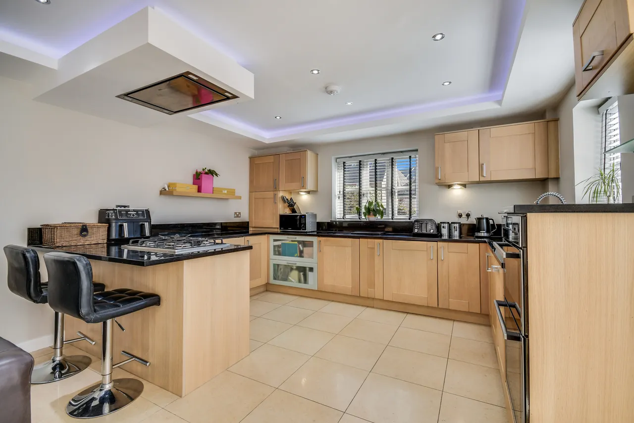25 Galleywood Road, Great Baddow, Chelmsford, Essex, CM2 8DH, photo 4