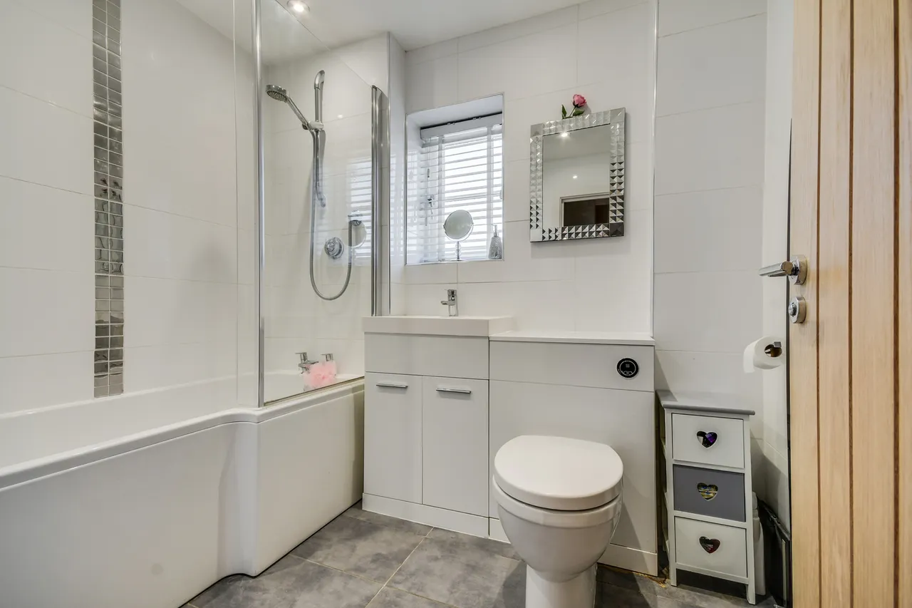 25 Galleywood Road, Great Baddow, Chelmsford, Essex, CM2 8DH, photo 16