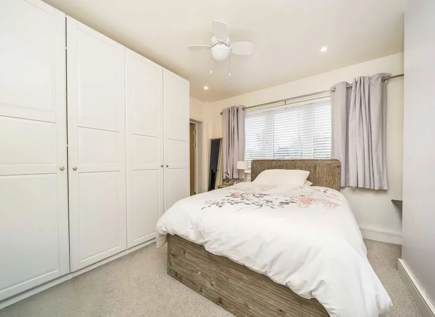 Kingswood Avenue, Hampton, TW12, photo 8
