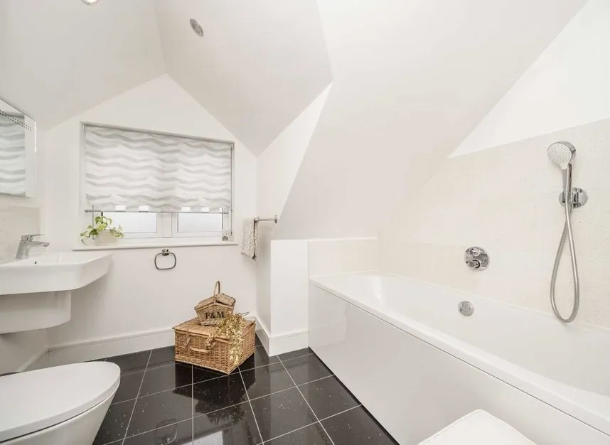 Kingswood Avenue, Hampton, TW12, photo 9