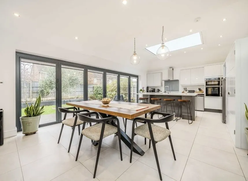 Kingswood Avenue, Hampton, TW12, photo 2