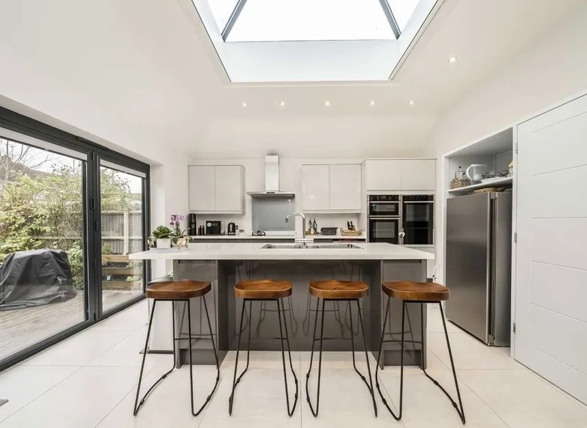Kingswood Avenue, Hampton, TW12, photo 3