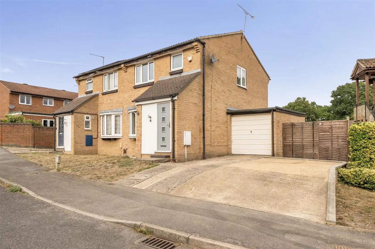 3 bed house for sale, Wantage Road, College Town