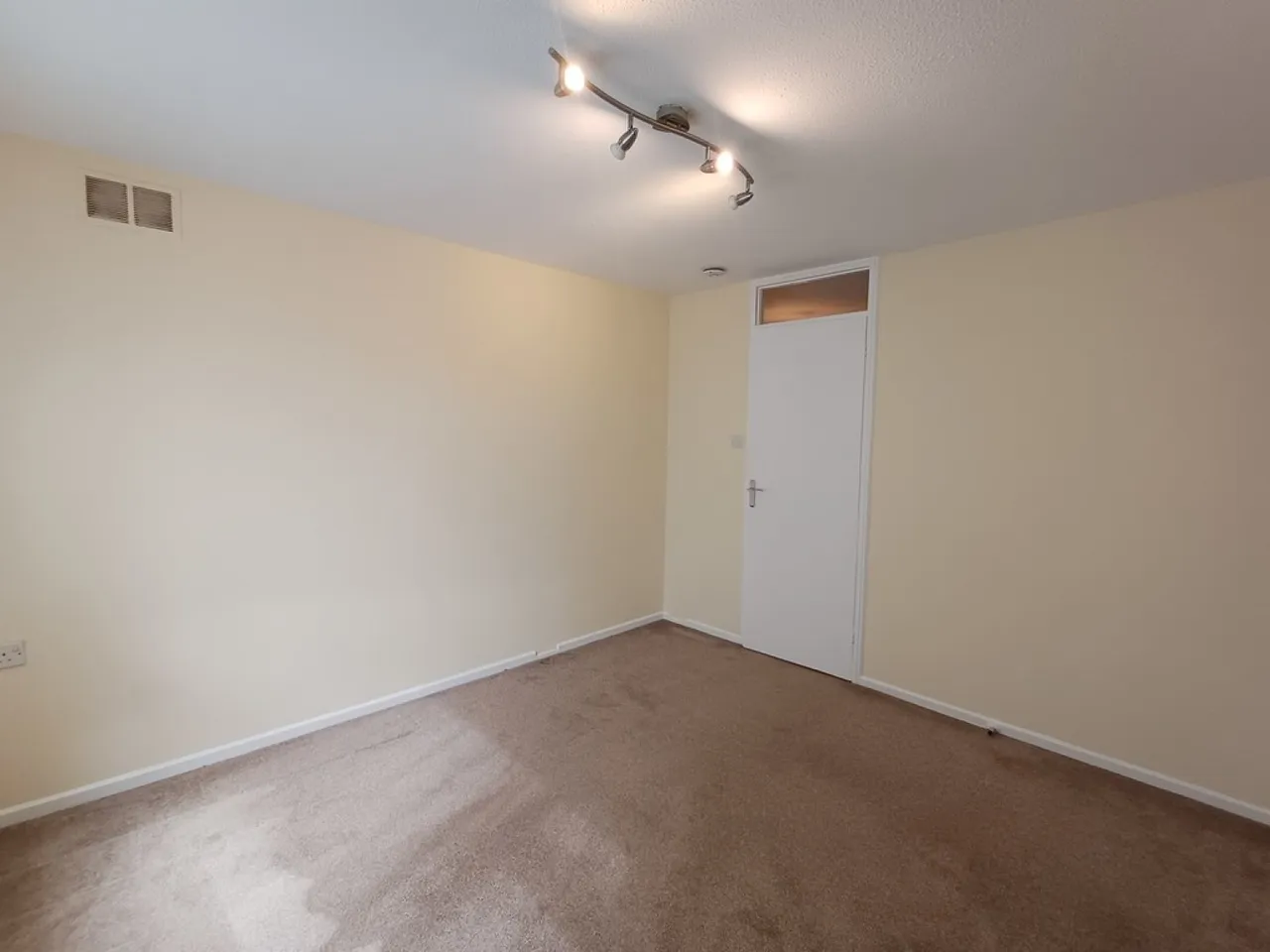 Lincoln Avenue, photo 9