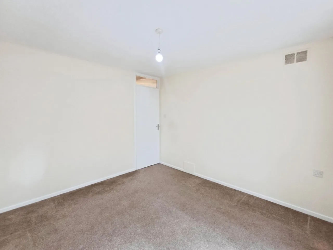 Lincoln Avenue, photo 2