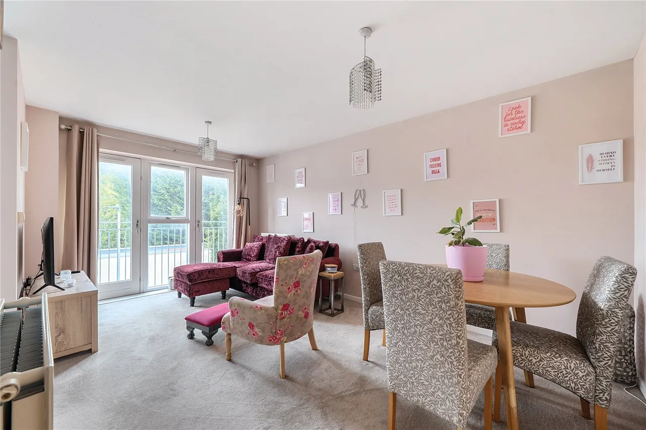 London Road, Binfield, Bracknell, Berkshire, RG42 4FA, photo 2