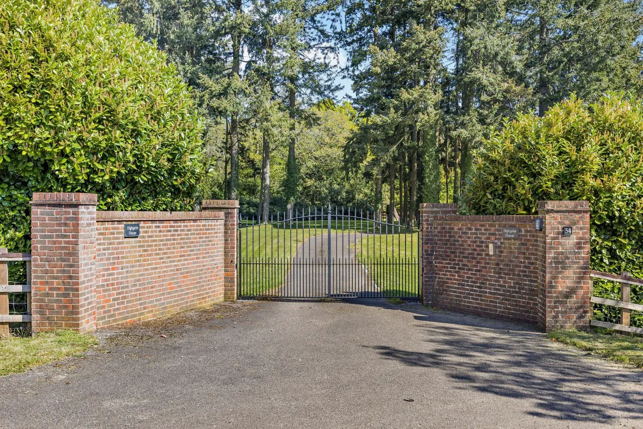 Burys Bank Road, Greenham, RG19, photo 24